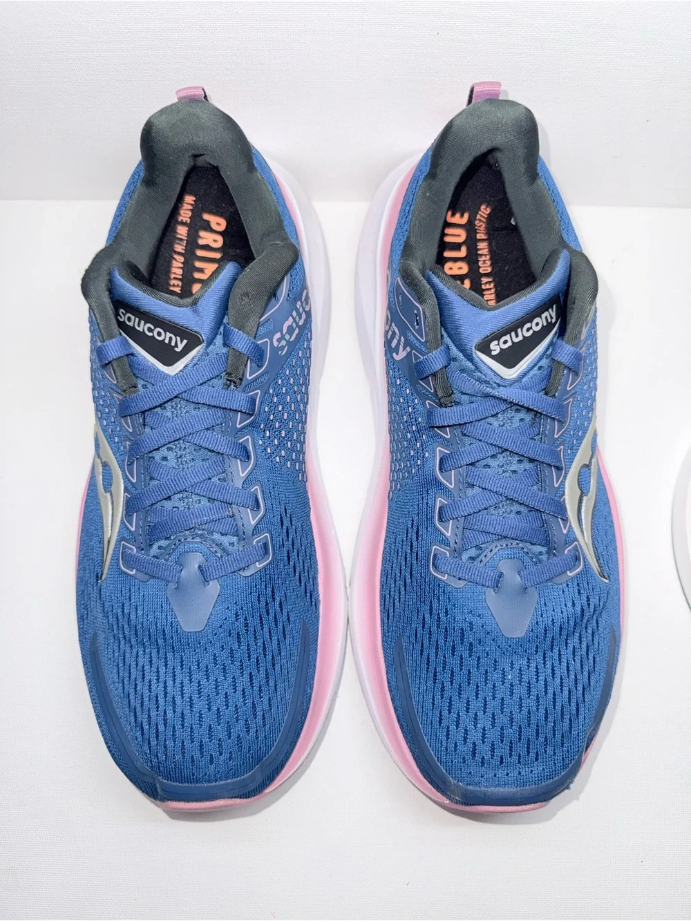 Saucony GUIDE 17 Women's Blue Running Shoes with Pink Accent